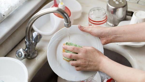 rửa sạch bát đĩa baking soda.jpg